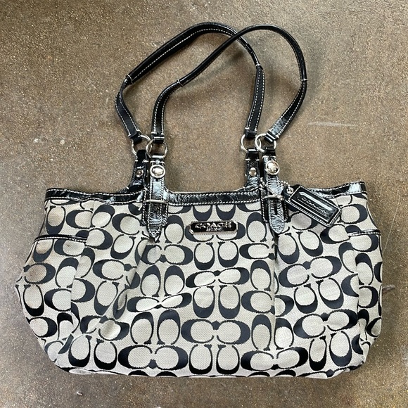 2010 Coach Signature Style F15146 Medium Size Purse - Picture 1 of 7